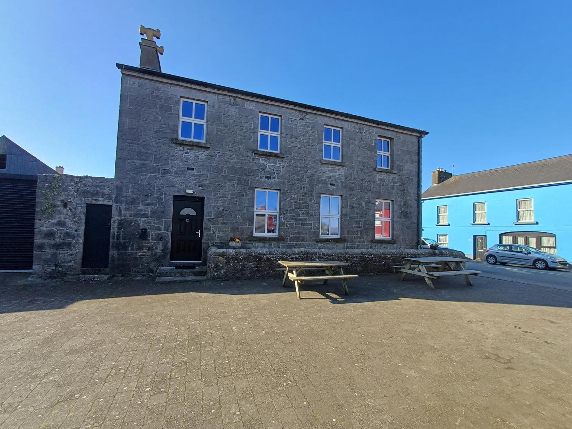 Clonbur House - Two Bedroom Village Apartment Galway Exterior foto