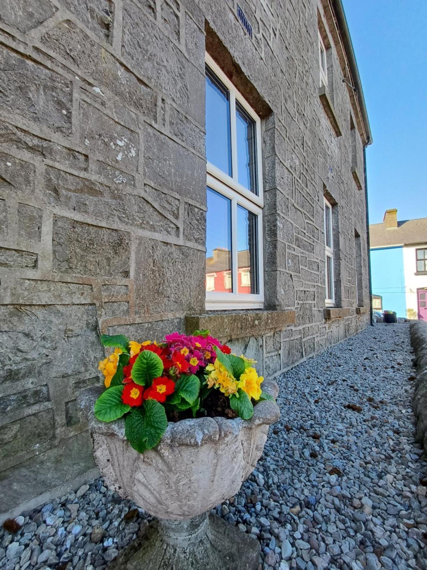 Clonbur House - Two Bedroom Village Apartment Galway Exterior foto